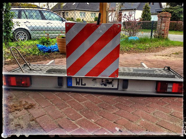 Italienurlaub mit Fahrradheckträger - Warntafel nöti