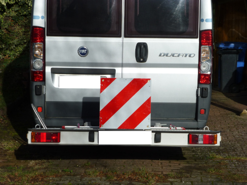 Warntafel am Camper-Van